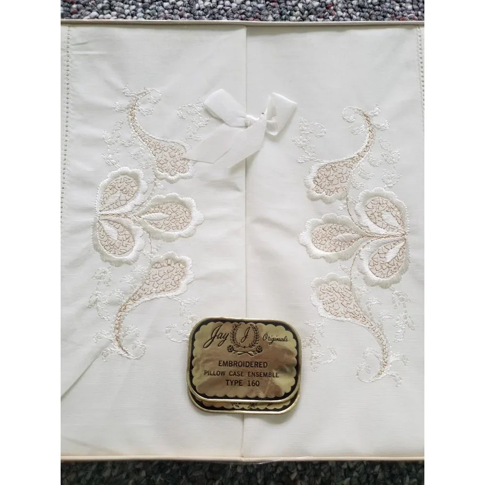 Brand New‎ In Box Vintage Pillowcase Set